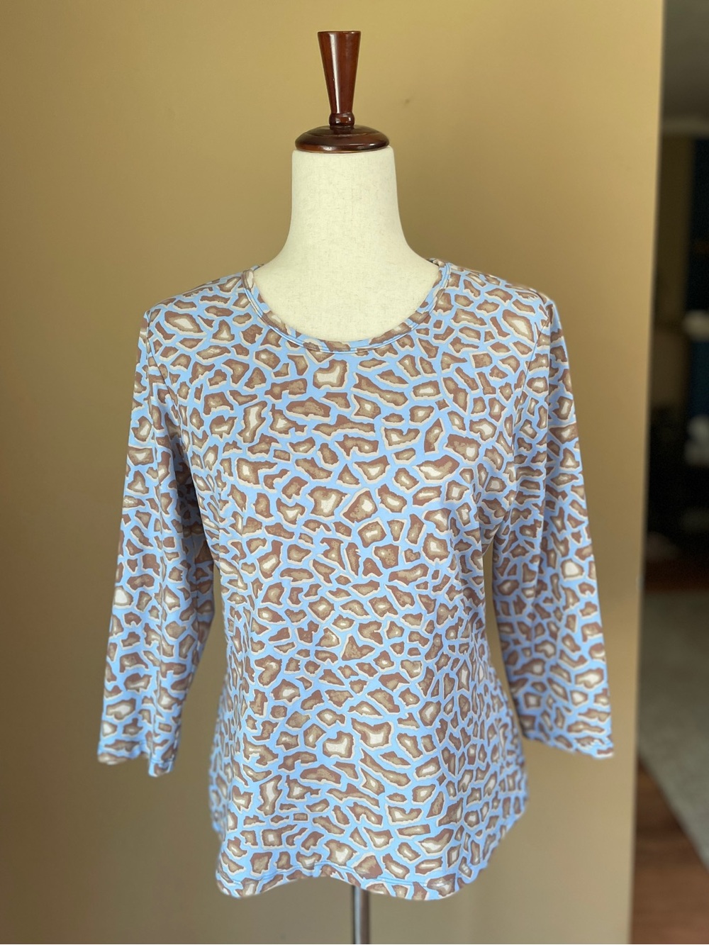 J McLaughlin Signature Tee Blouse Top Sz Large Animal Giraffe Blue Stretch #